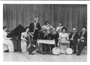 Hilde playing with the Mannings in 1967